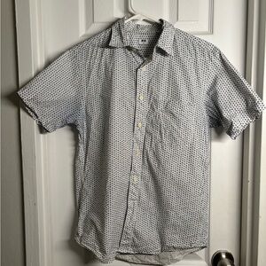 🍍2 for $20! Uniqlo Men’s Patterned Button Down
